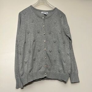 Gray heart and pearl accent, sweater size extra large